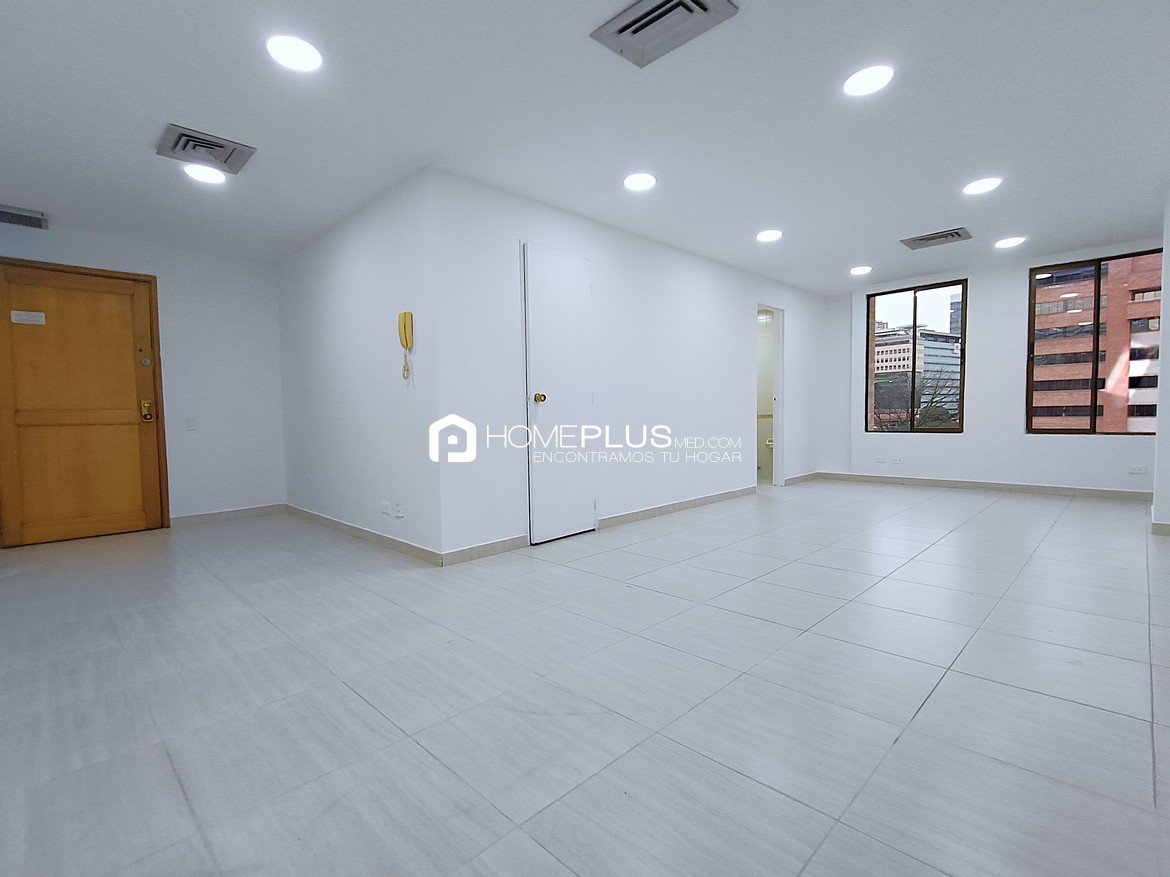 Oficina en Alquiler En El Poblado, Banco Caja Social C180 (2)