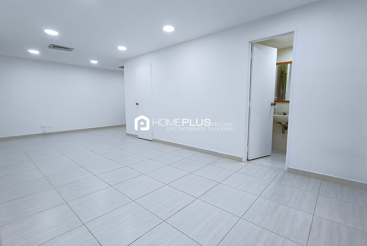 Oficina en Alquiler En El Poblado, Banco Caja Social C180 (3)