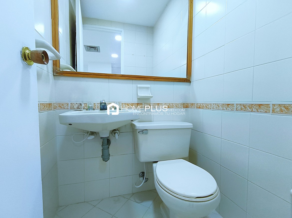 Oficina en Alquiler En El Poblado, Banco Caja Social C180 (5)