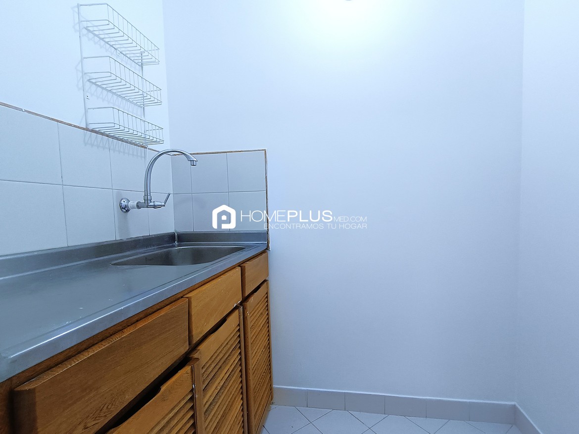 Oficina en Alquiler En El Poblado, Banco Caja Social C180 (6)