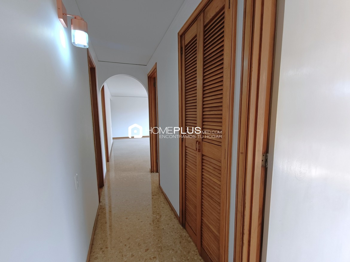 Apartamento En Arriendo En El Poblado, Milla De Oro. Asturias C206
