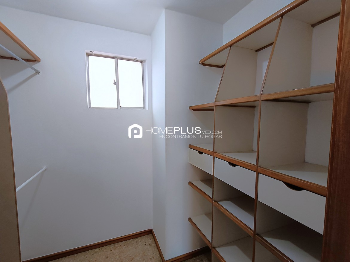 Apartamento En Arriendo En El Poblado, Milla De Oro. Asturias C206