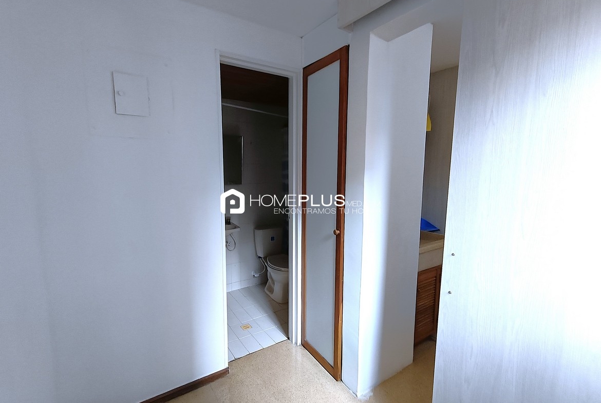 Apartamento En Arriendo En El Poblado, Milla De Oro. Asturias C206