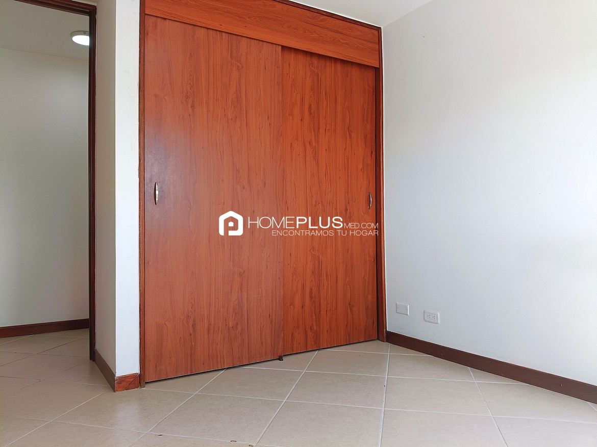 Apartamento en Alquiler En El Poblado, Castropol. Bronce C192 (14)