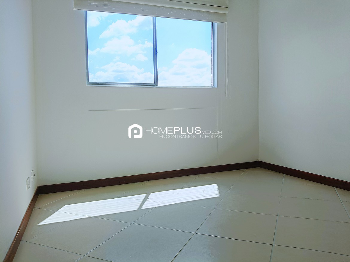 Apartamento en Alquiler En El Poblado, Castropol. Bronce C192 (15)