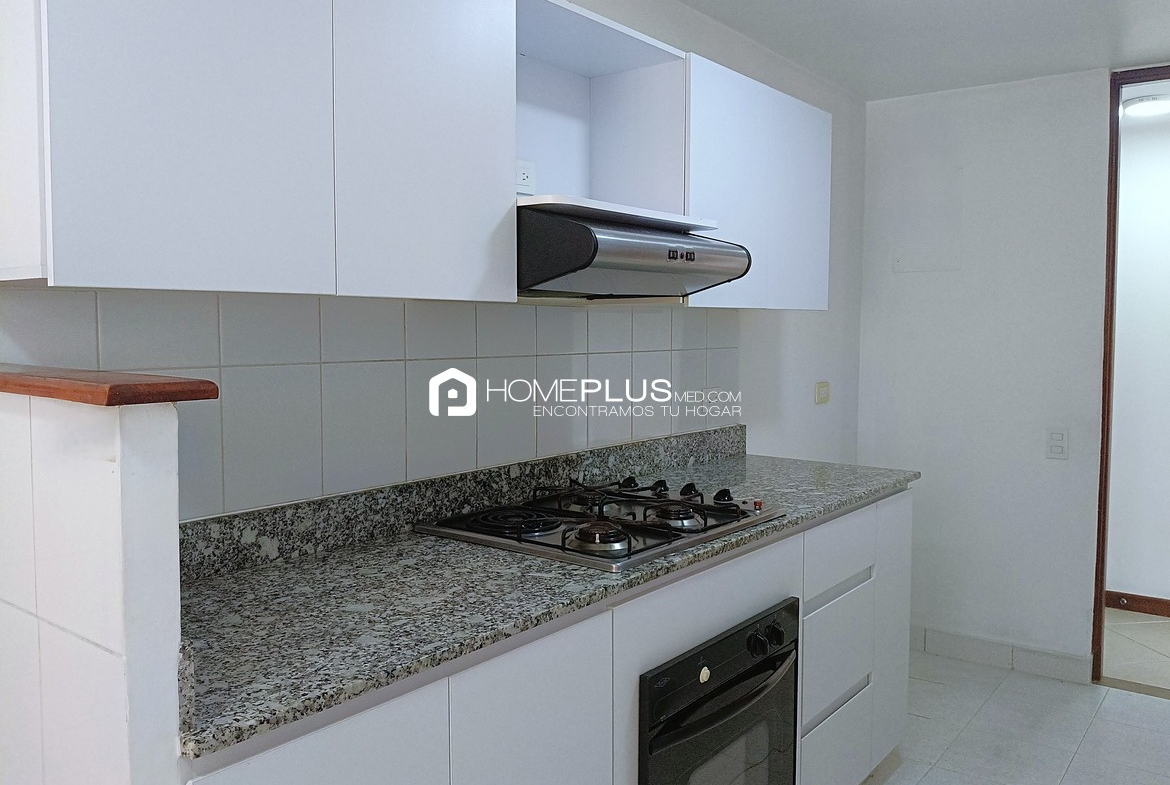 Apartamento en Alquiler En El Poblado, Castropol. Bronce C192 (3)