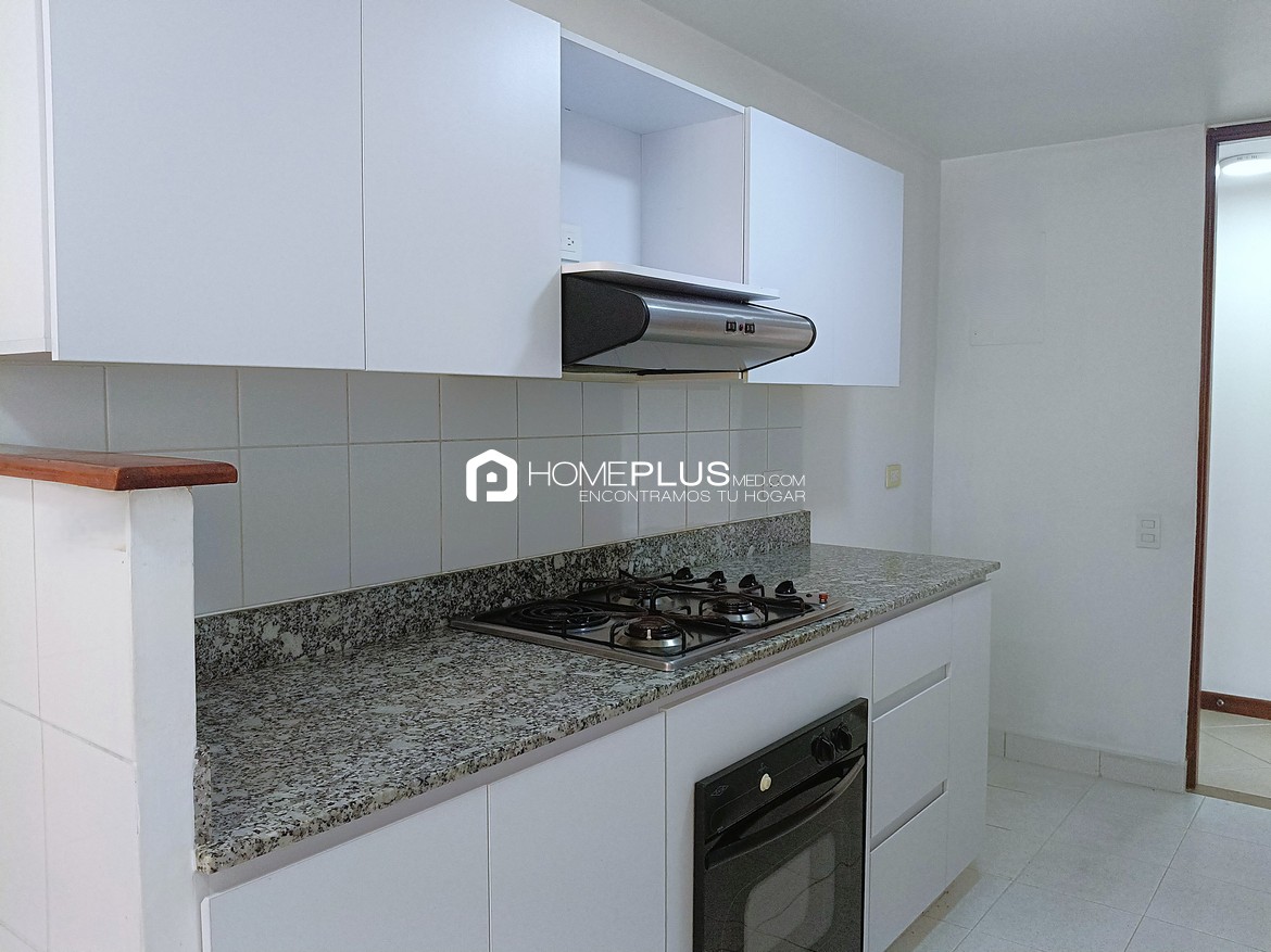 Apartamento en Alquiler En El Poblado, Castropol. Bronce C192 (3)