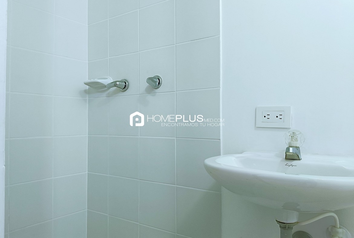 Apartamento en Alquiler En El Poblado, Castropol. Bronce C192 (6)