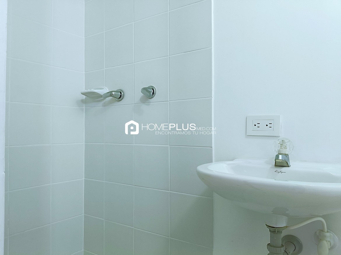 Apartamento en Alquiler En El Poblado, Castropol. Bronce C192 (6)