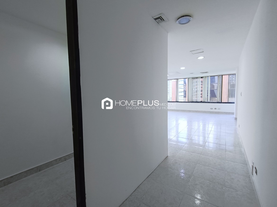 Oficina En Alquiler En El Poblado, Milla de Oro. Ed Tempo C197 (1)