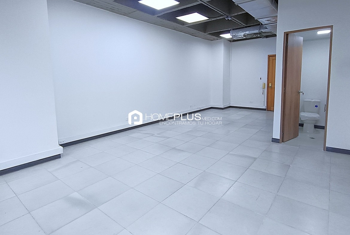 Oficina en Alquiler En El Poblado, Banco Caja Social C187 (4)