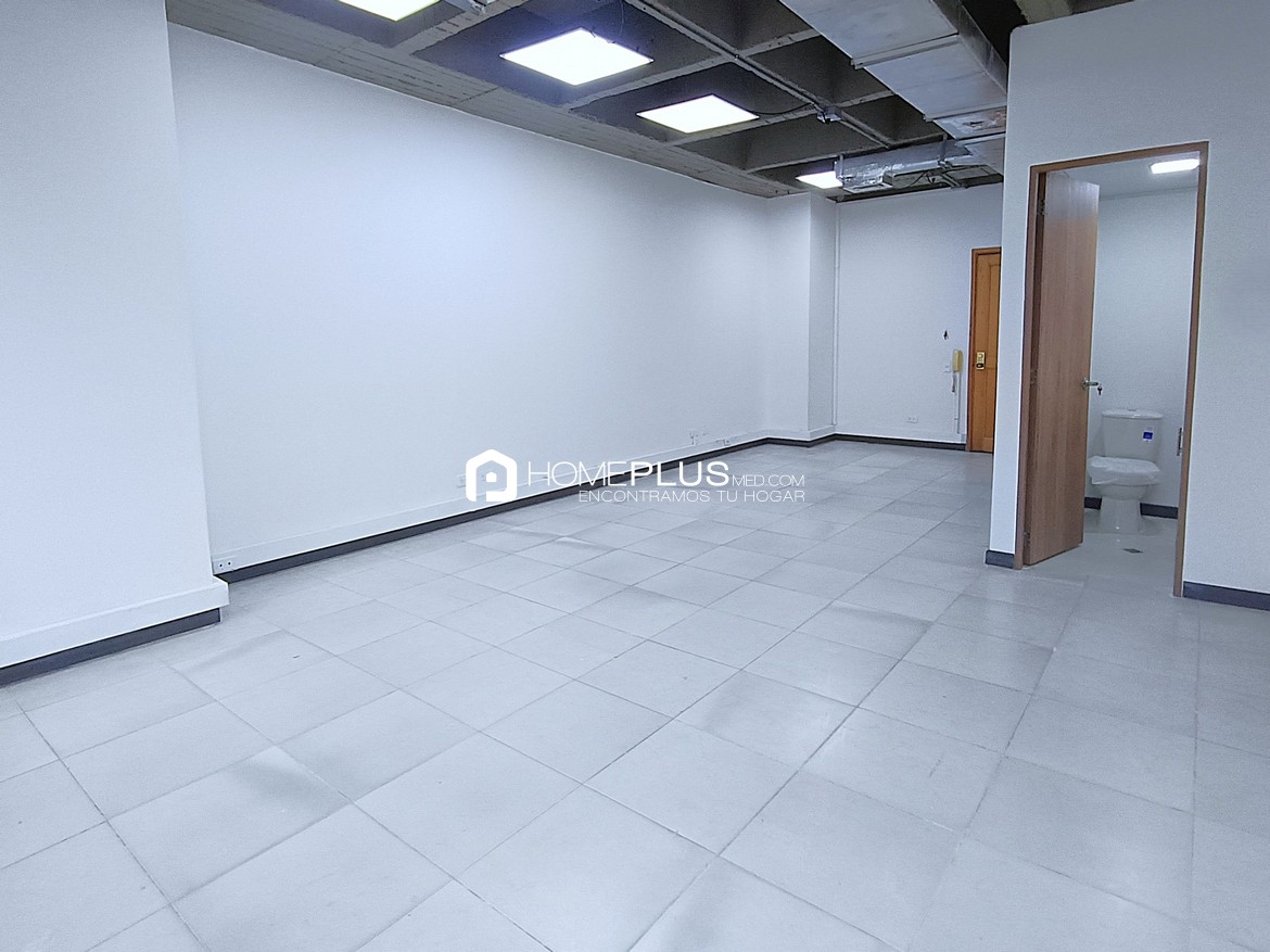 Oficina en Alquiler En El Poblado, Banco Caja Social C187 (4)