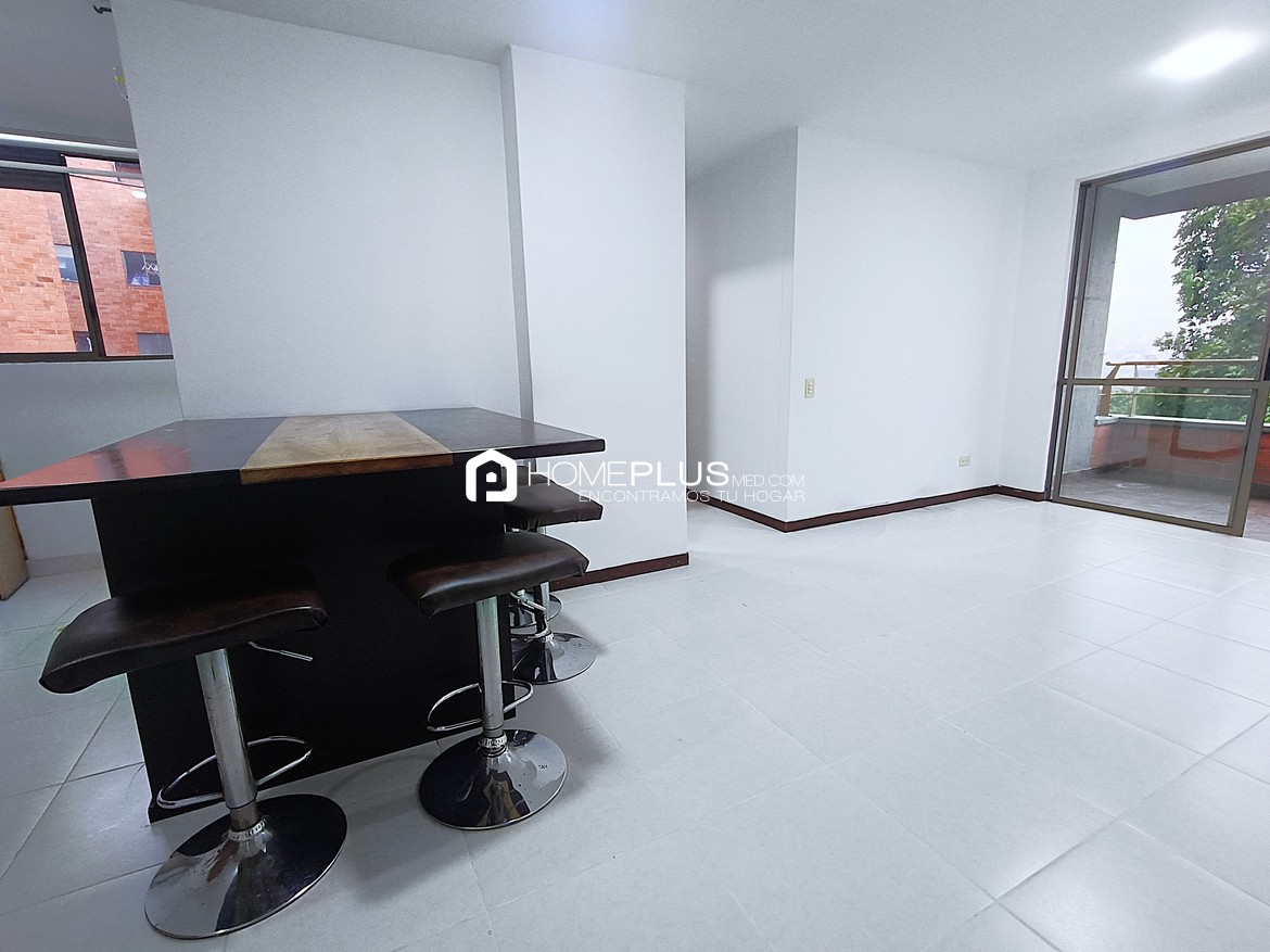 Venta de Apartamento en Envigado, El Dorado. Parque Mediterraneo Vacío V111 (1)