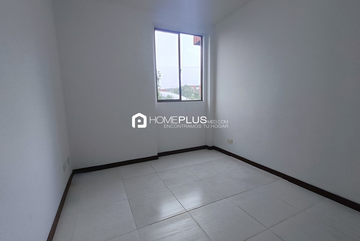 Venta de Apartamento en Envigado, El Dorado. Parque Mediterraneo Vacío V111