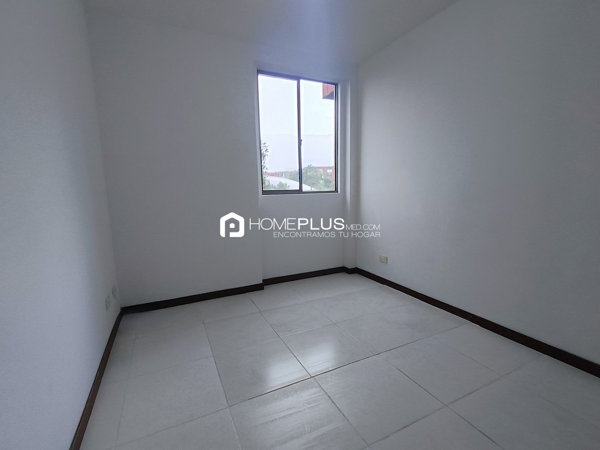 Venta de Apartamento en Envigado, El Dorado. Parque Mediterraneo Vacío V111