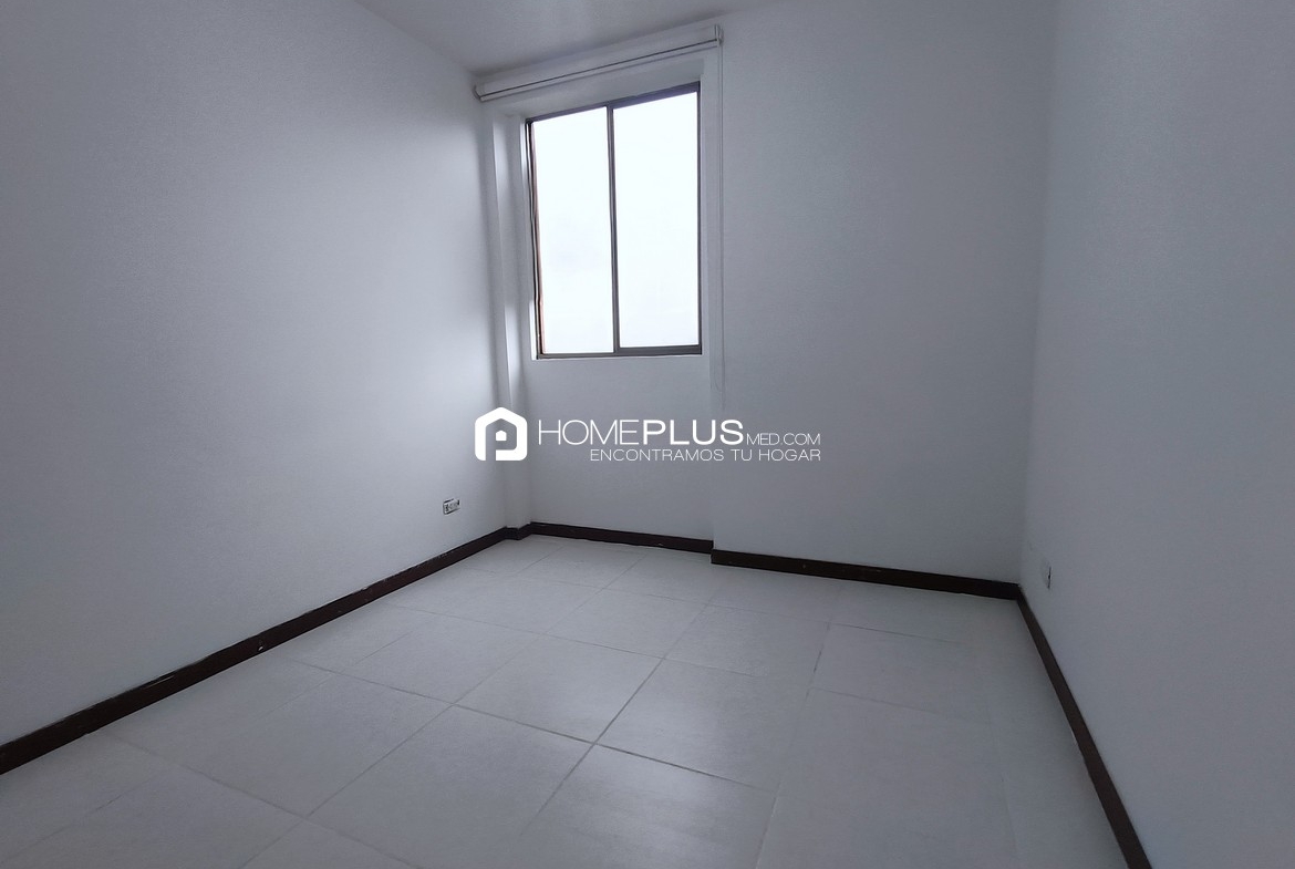 Venta de Apartamento en Envigado, El Dorado. Parque Mediterraneo Vacío V111