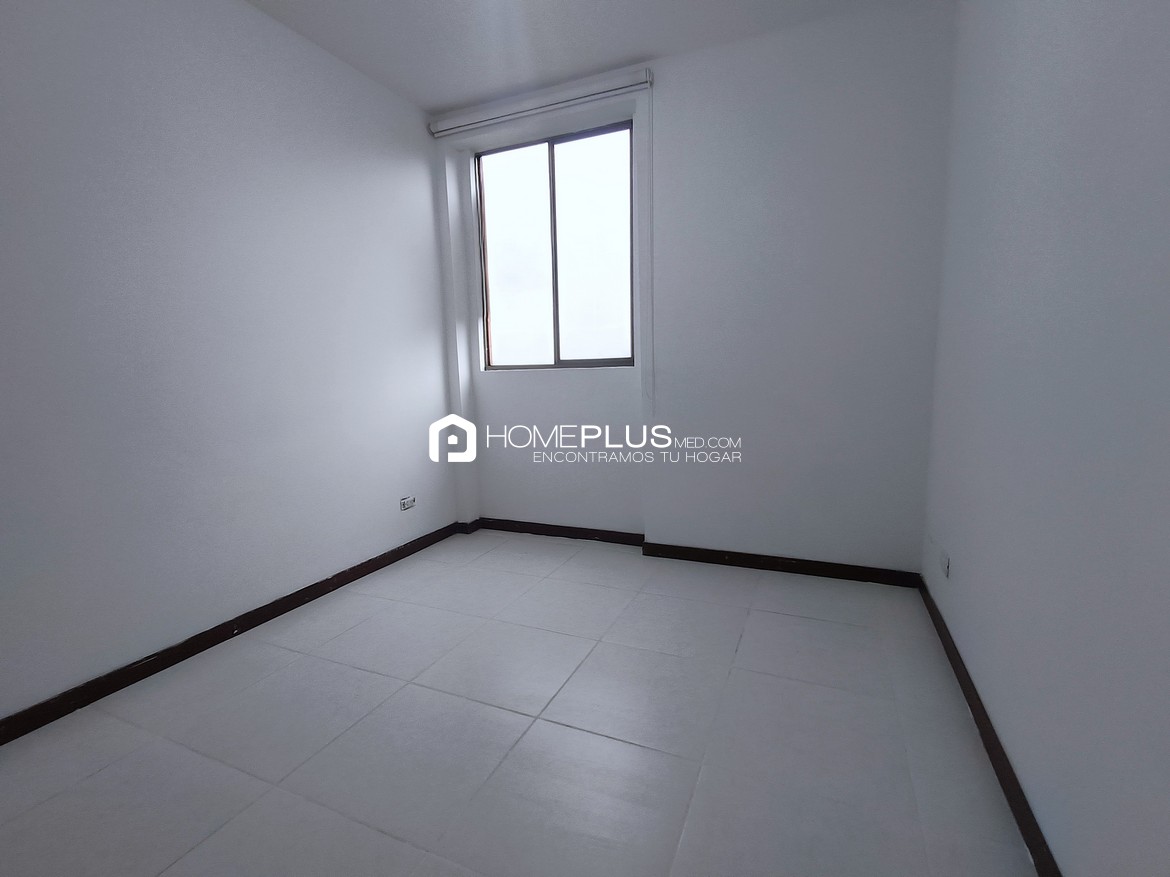 Venta de Apartamento en Envigado, El Dorado. Parque Mediterraneo Vacío V111