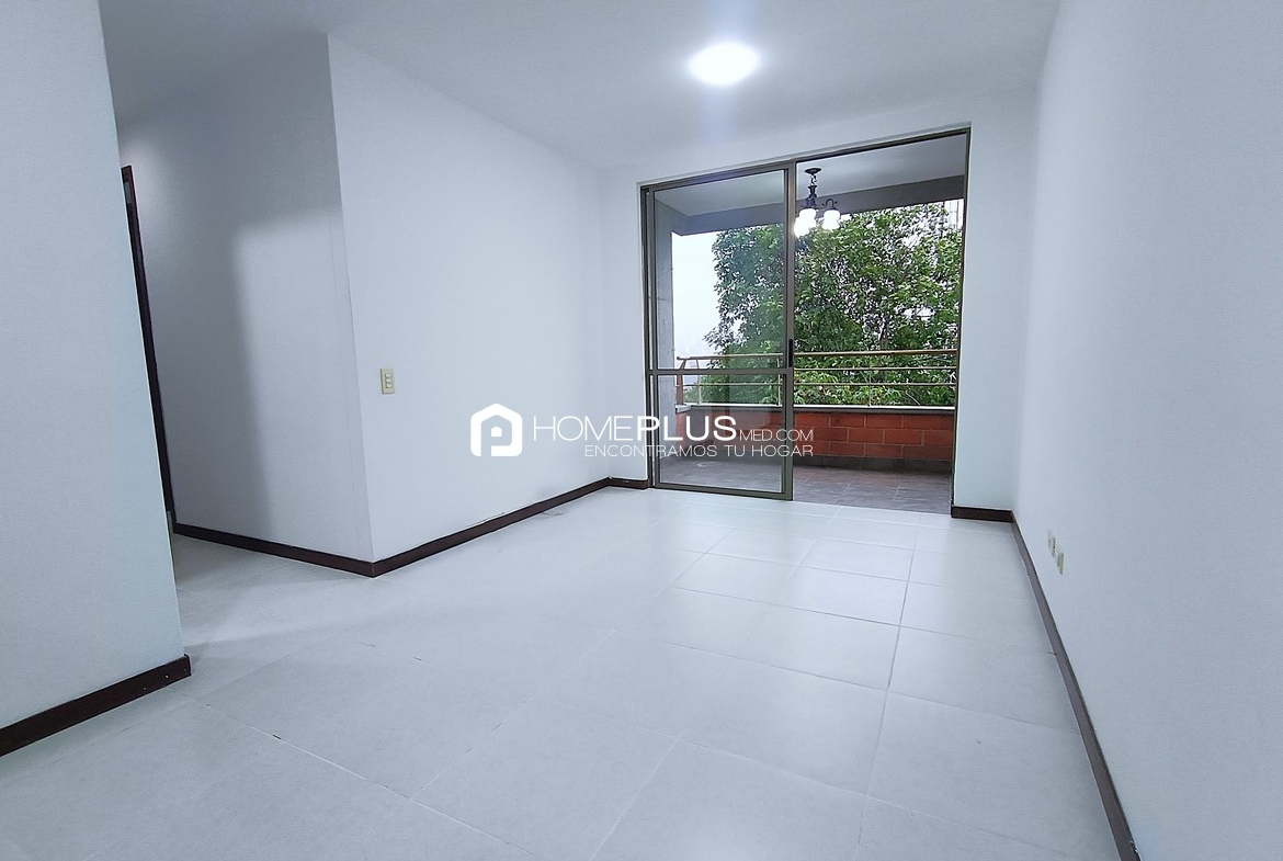Venta de Apartamento en Envigado, El Dorado. Parque Mediterraneo Vacío V111