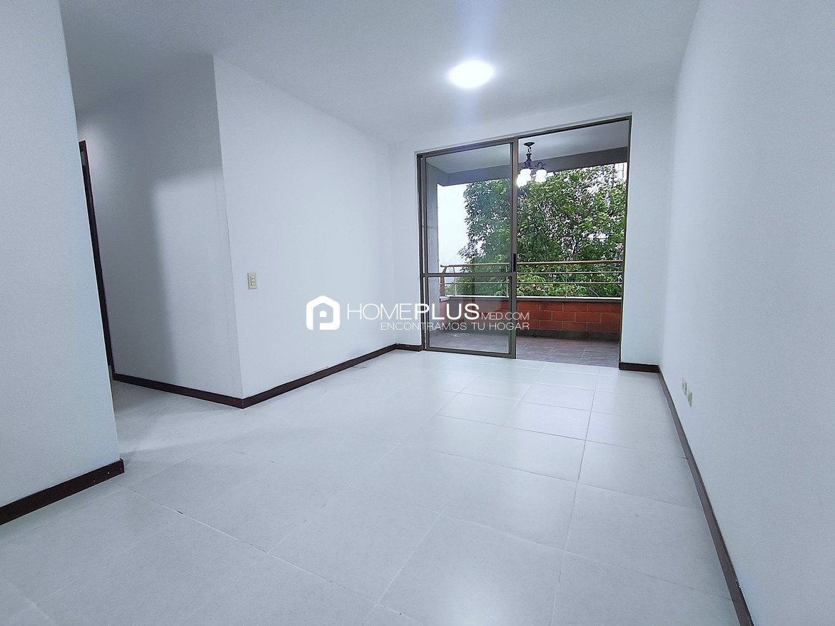 Venta de Apartamento en Envigado, El Dorado. Parque Mediterraneo Vacío V111
