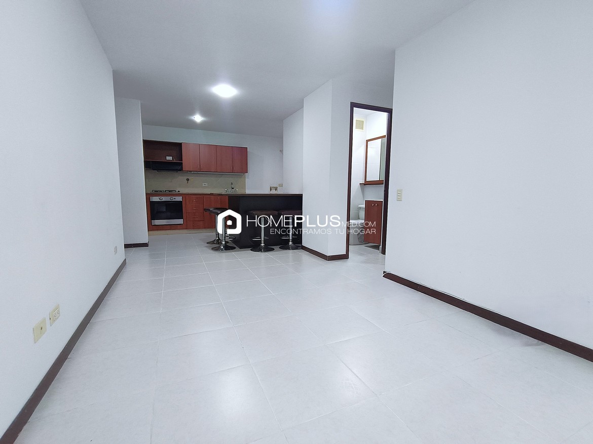 Venta de Apartamento en Envigado, El Dorado. Parque Mediterraneo Vacío V111