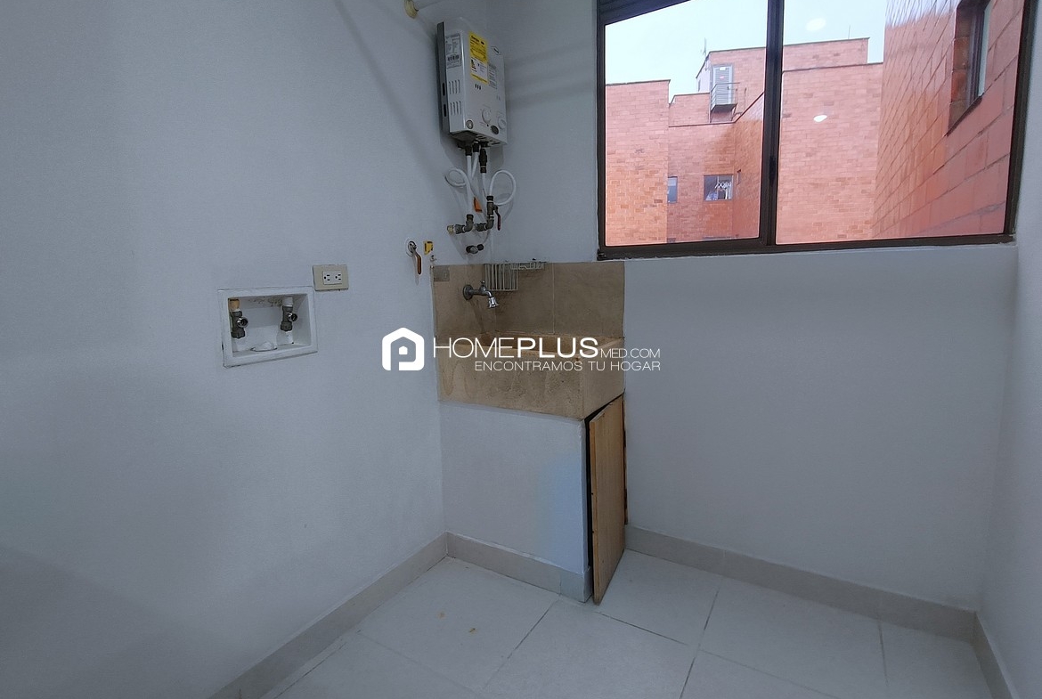 Venta de Apartamento en Envigado, El Dorado. Parque Mediterraneo Vacío V111