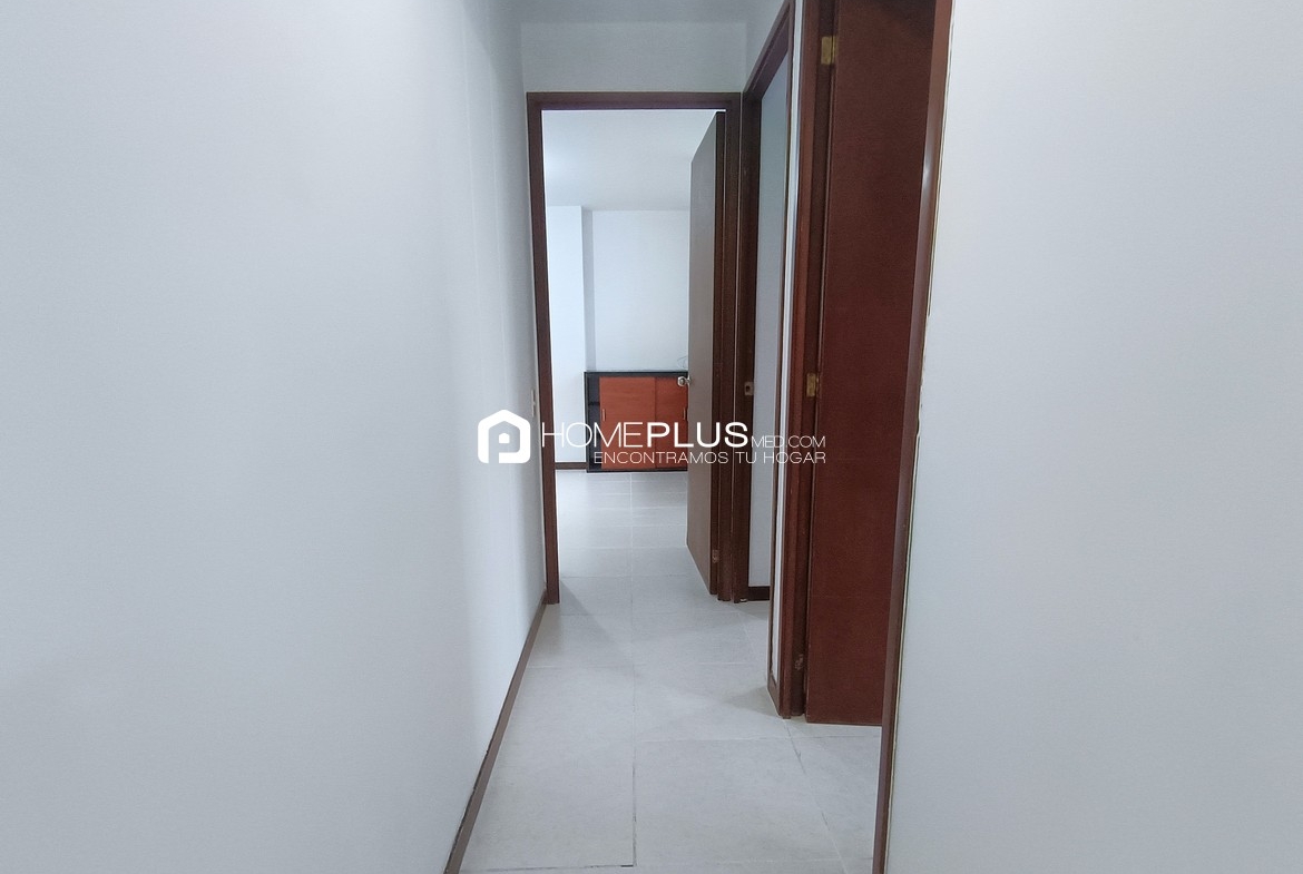 Venta de Apartamento en Envigado, El Dorado. Parque Mediterraneo Vacío V111