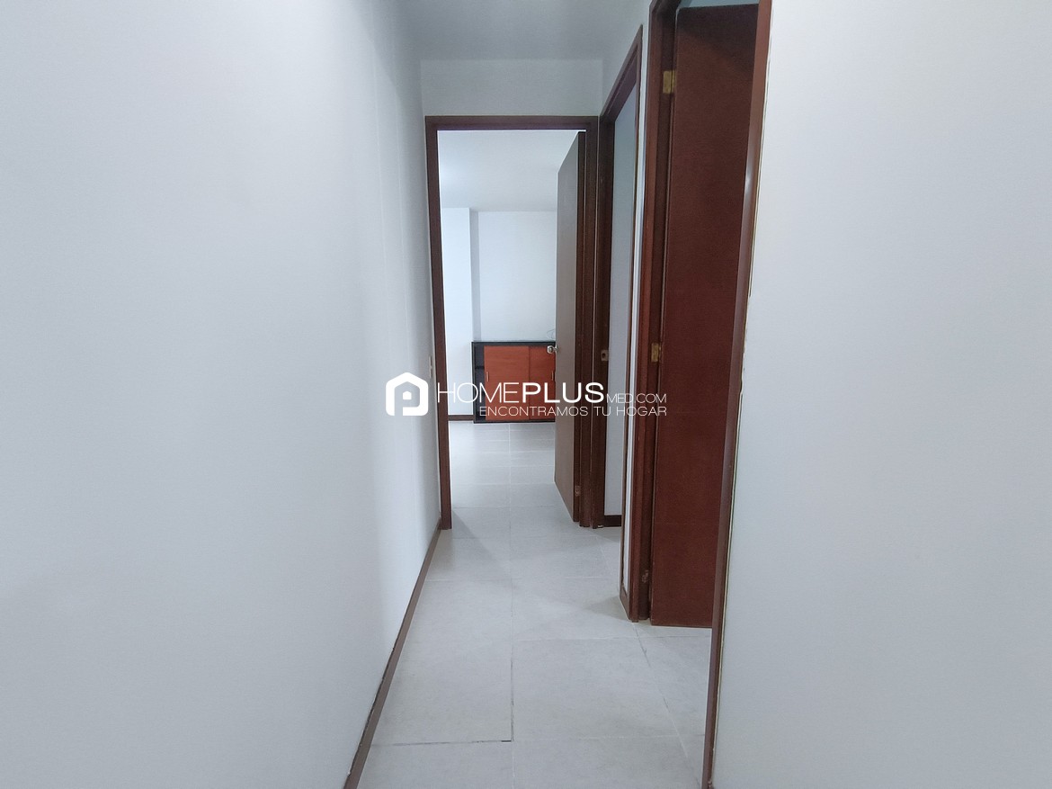 Venta de Apartamento en Envigado, El Dorado. Parque Mediterraneo Vacío V111