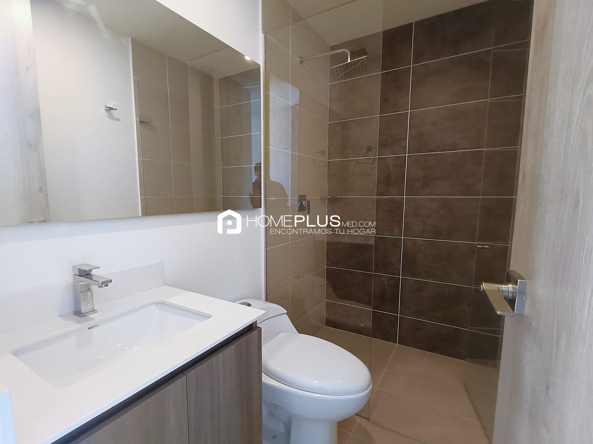 Alquiler de Apartamento en El Poblado, Los Balsos. Ceylan 34. C220