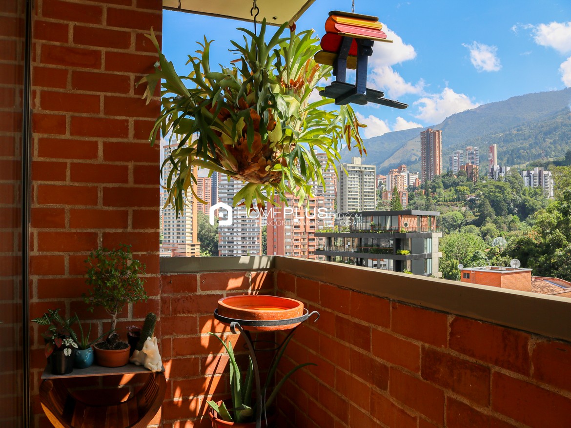 Apartamento Amoblado En Arriendo En El Poblado, El Campestre. Campestre Alto. A273