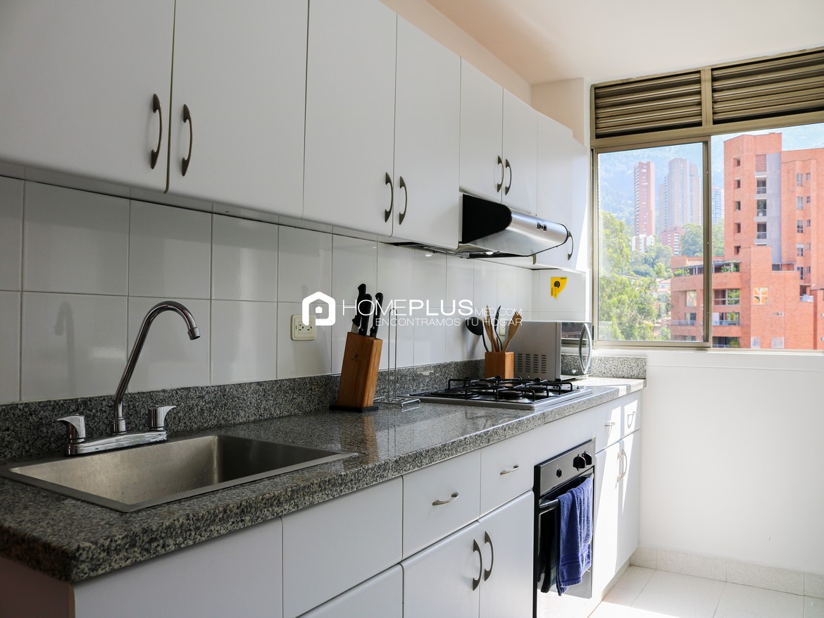 Apartamento Amoblado En Arriendo En El Poblado, El Campestre. Campestre Alto. A273