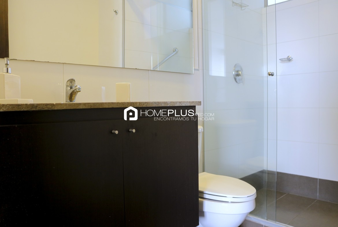 Apartamento Amoblado En Arriendo En El Poblado, Milla De Oro. 43 Avenida A185