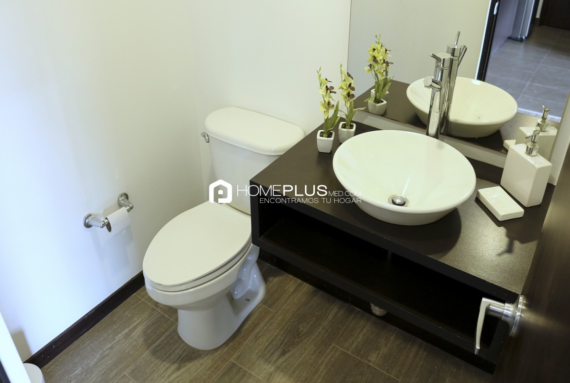 Apartamento Amoblado En Arriendo En El Poblado, Milla De Oro. 43 Avenida A185