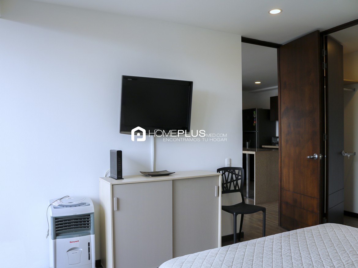 Apartamento Amoblado En Arriendo En El Poblado, Milla De Oro. 43 Avenida A185