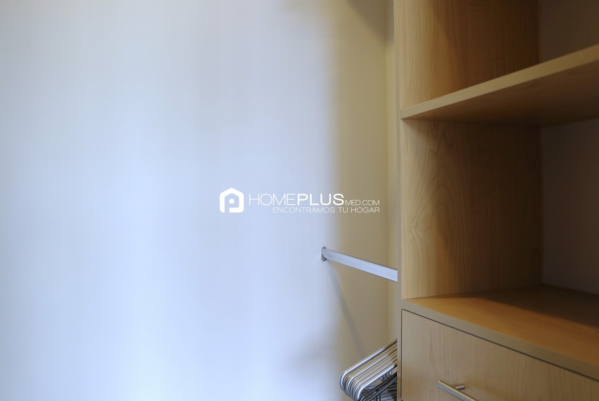 Apartamento Amoblado En Arriendo En El Poblado, Milla De Oro. 43 Avenida A185