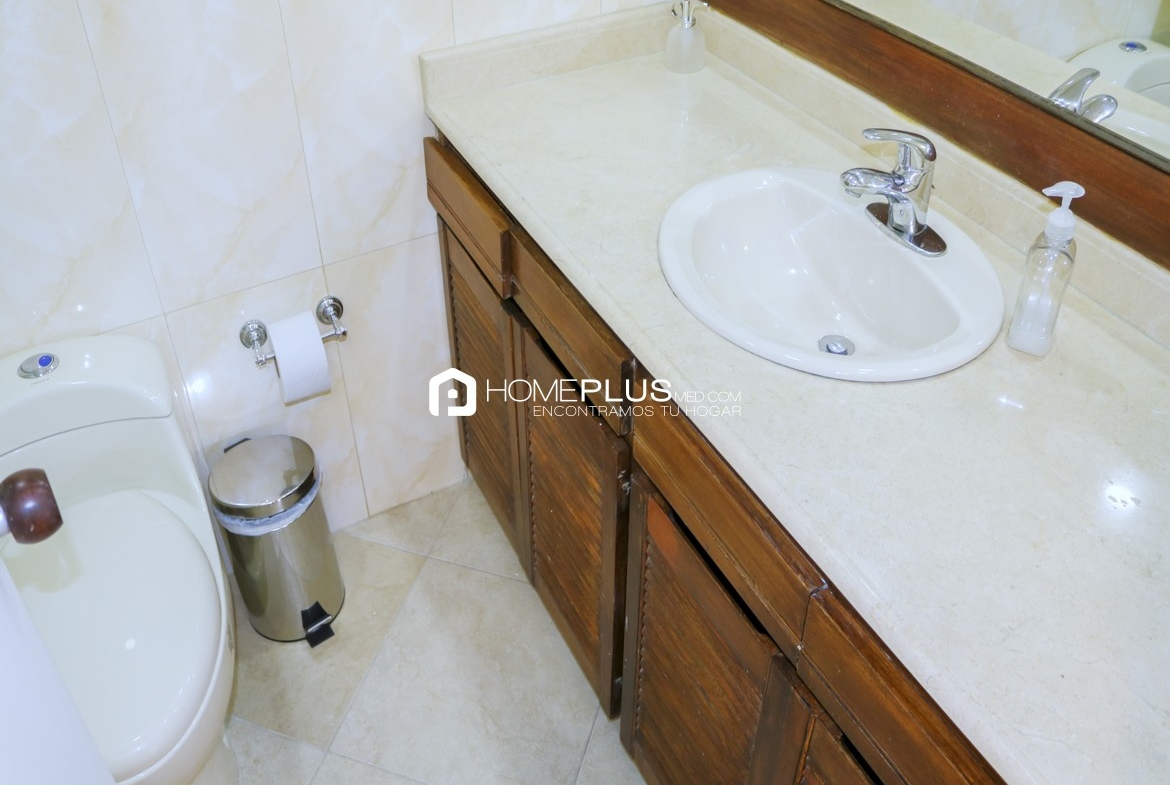 Apartamento Amoblado En Arriendo En El Poblado, Vizcaya. Rosedal. A205