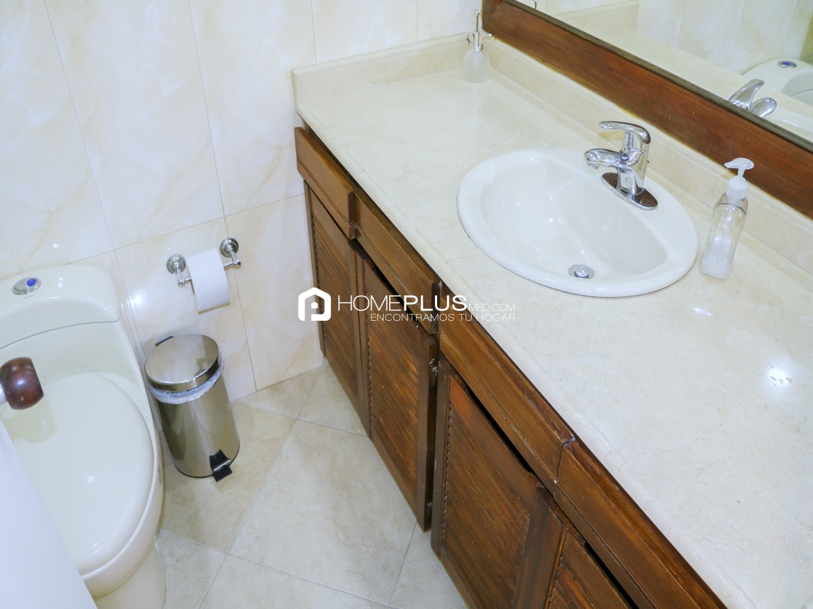 Apartamento Amoblado En Arriendo En El Poblado, Vizcaya. Rosedal. A205