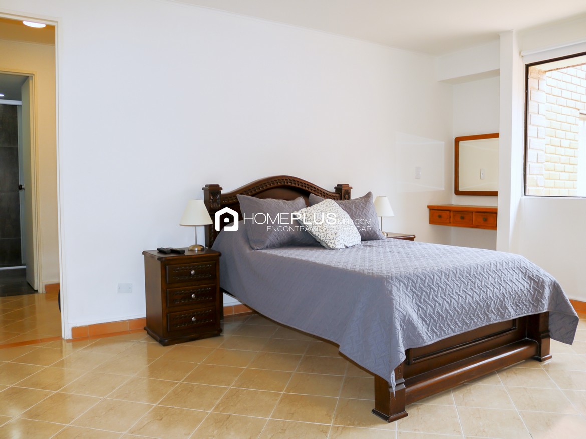 Apartamento Amoblado En Arriendo En El Poblado, Vizcaya. Rosedal. A205