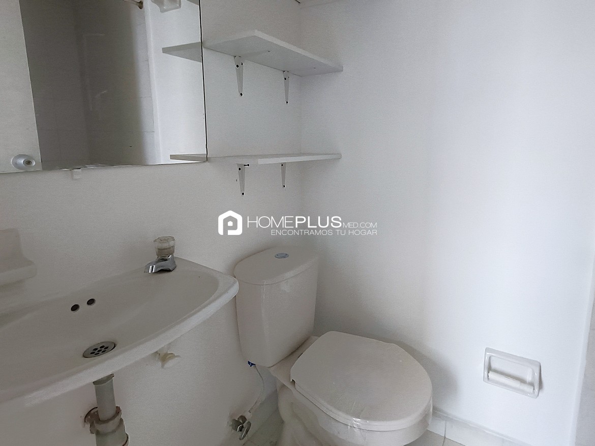 Apartamento En Arriendo El Poblado, Patio Bonito. Condominio La Vega. C214