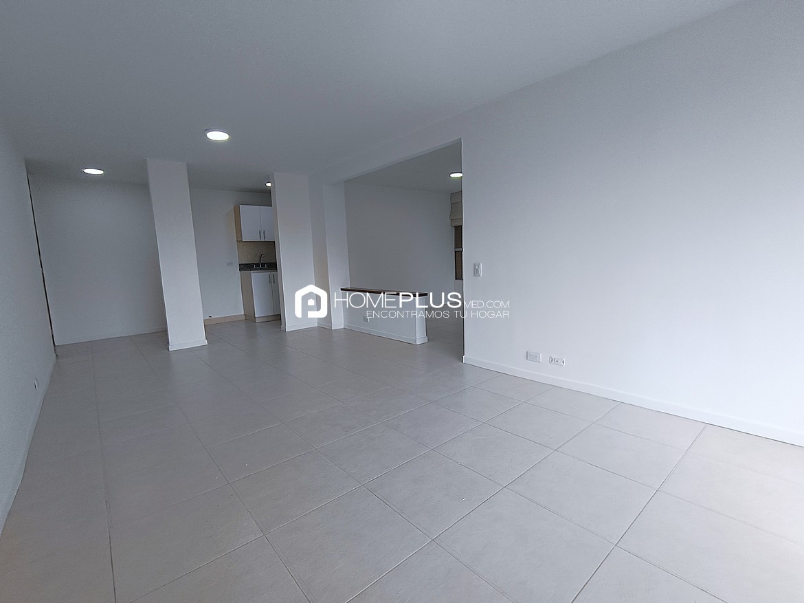 Apartamento En Arriendo En El Poblado, Milla De Oro. Plaza Oviedo. C217