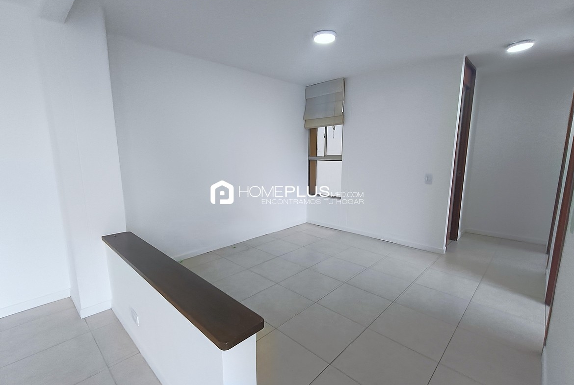 Apartamento En Arriendo En El Poblado, Milla De Oro. Plaza Oviedo. C217