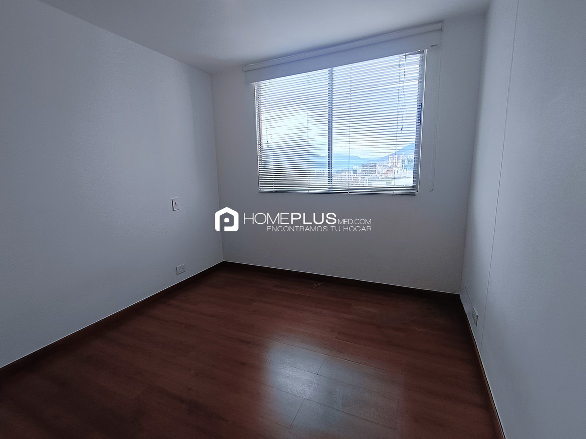 Apartamento En Arriendo En El Poblado, Milla De Oro. Plaza Oviedo. C218
