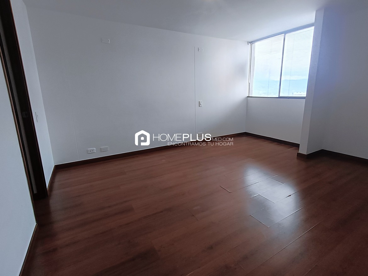Apartamento En Arriendo En El Poblado, Milla De Oro. Plaza Oviedo. C218