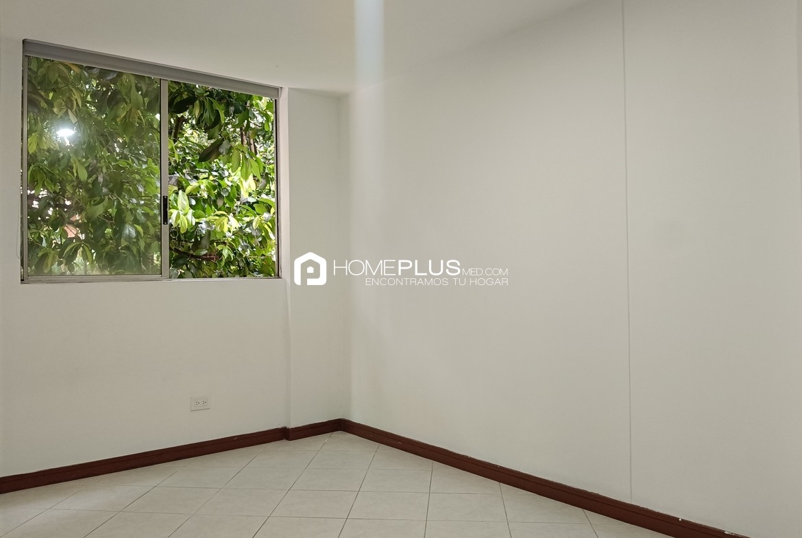 Apartamento En Arriendo En El Poblado, Los Balsos. Prados Del Castillo. C238