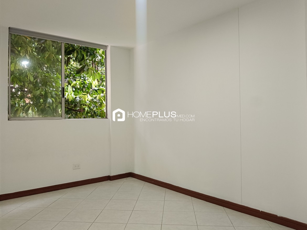 Apartamento En Arriendo En El Poblado, Los Balsos. Prados Del Castillo. C238