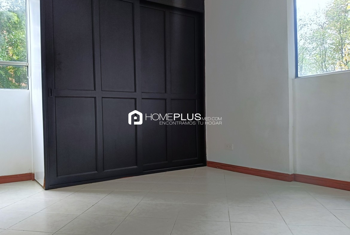 Apartamento En Arriendo En El Poblado, Los Balsos. Prados Del Castillo. C238