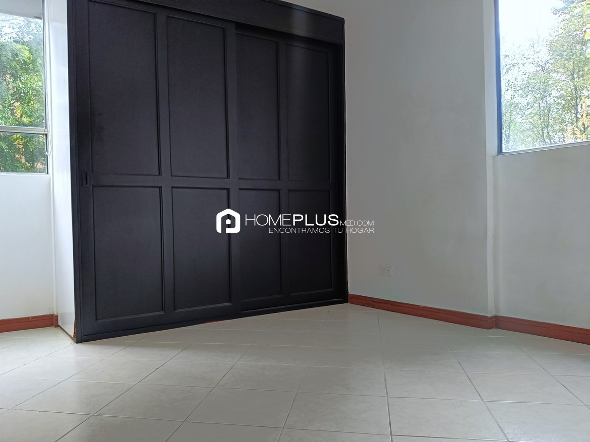 Apartamento En Arriendo En El Poblado, Los Balsos. Prados Del Castillo. C238