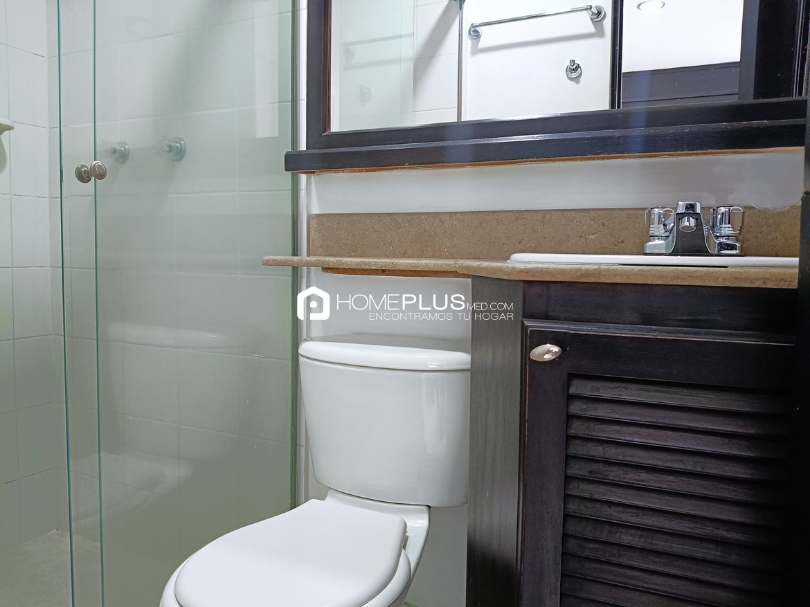 Apartamento En Arriendo En El Poblado, Los Balsos. Prados Del Castillo. C238