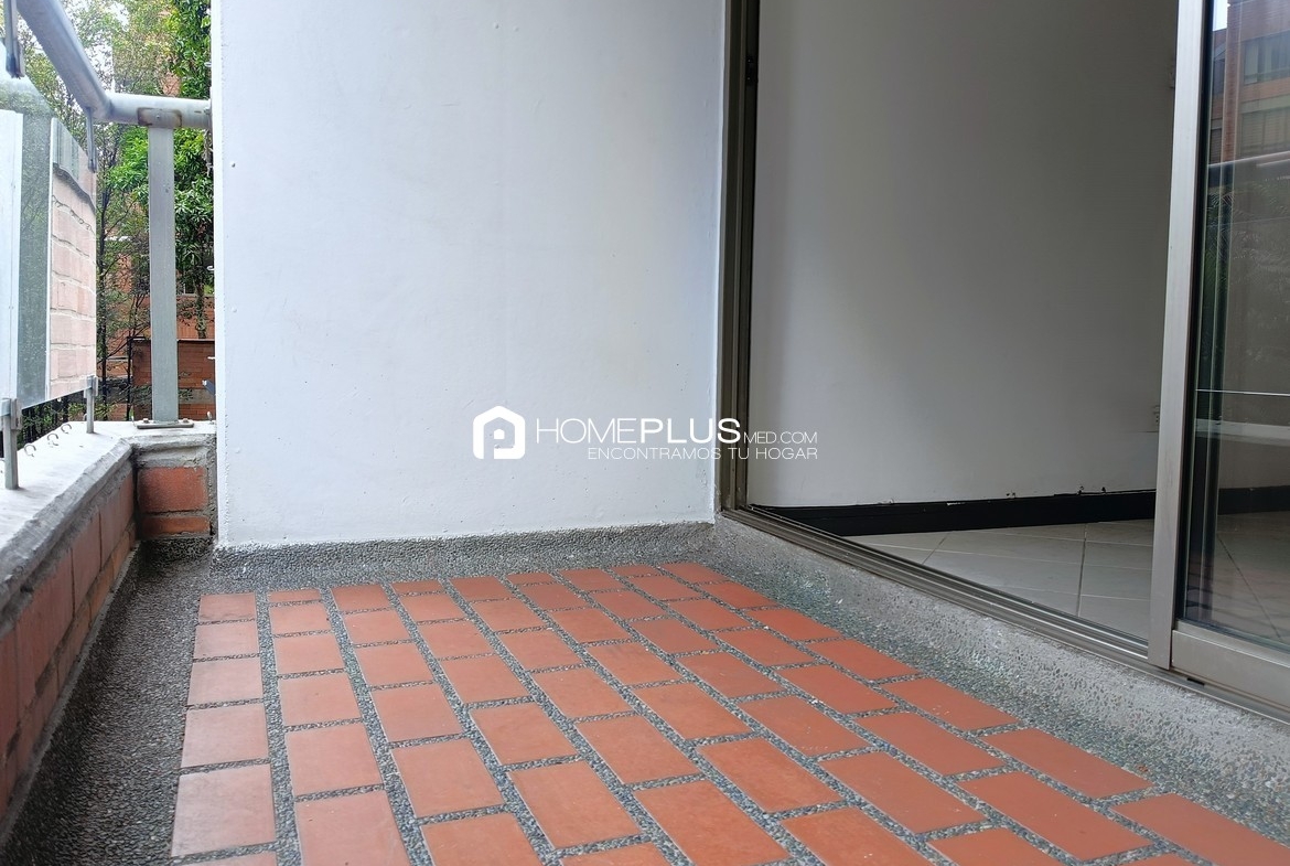 Apartamento En Arriendo En El Poblado, Los Balsos. Prados Del Castillo. C238