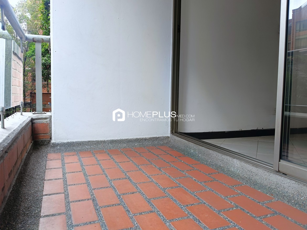 Apartamento En Arriendo En El Poblado, Los Balsos. Prados Del Castillo. C238