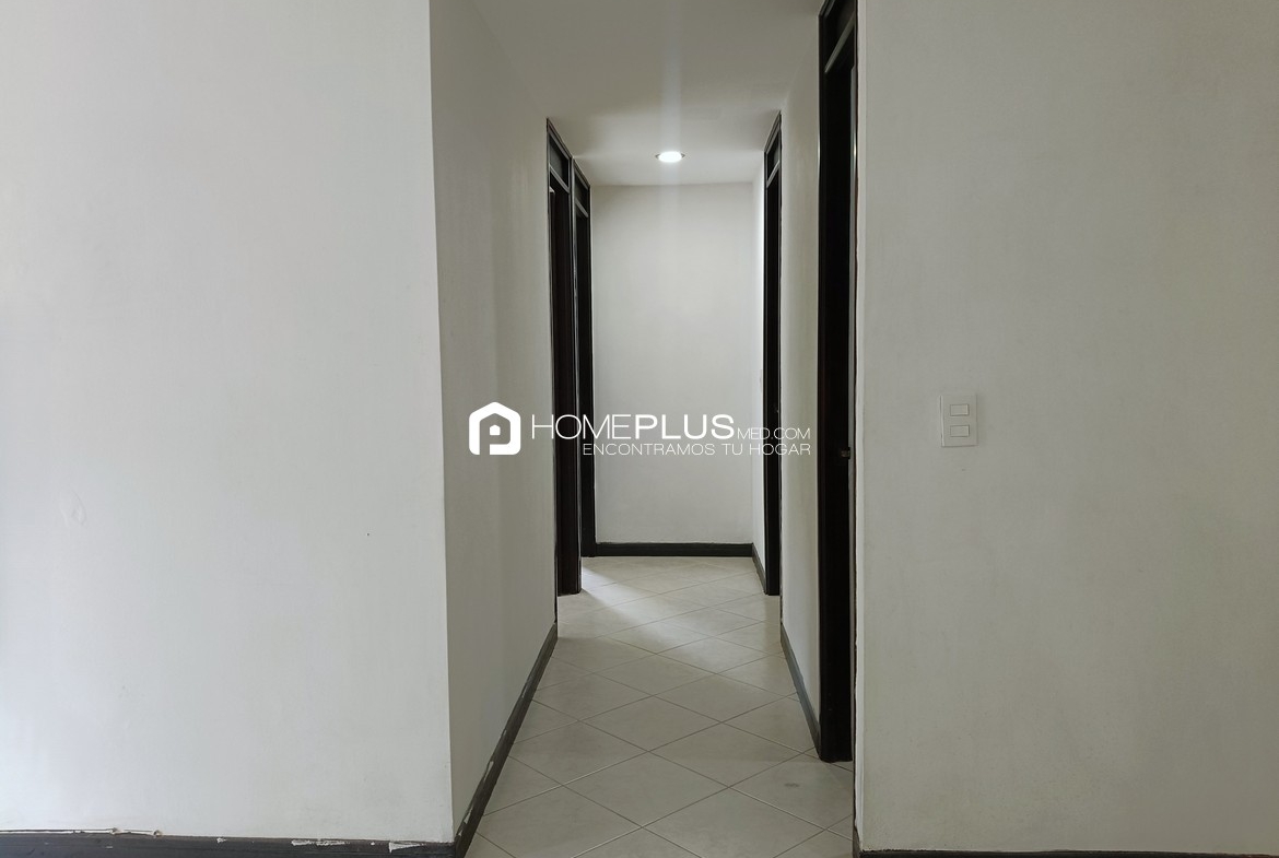 Apartamento En Arriendo En El Poblado, Los Balsos. Prados Del Castillo. C238